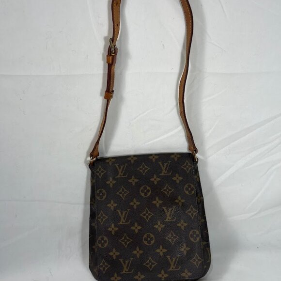 Louis Vuitton - Picture 2 of 13